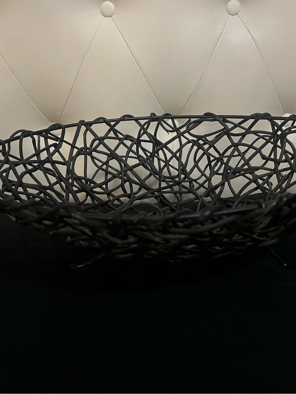 Decorative Black Wire Fruit Bowl – Modern Openwork Centerpiece